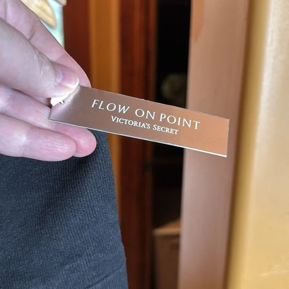 NWT Victoria's Secret Seamless Rib High Neck Sport Bra Black Size Medium - Picture 5 of 13